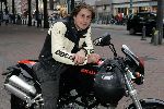 Amsterdam 26 augustus 2005
Opening Elvis tentoonstelling in beurs v Berlage.
Lodewijk Hoekstra op moter/motor