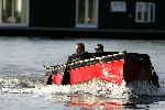 Weesp 28 augustus 2005
Maarten Spanjer varen met boot met dochter Paul Huf.