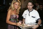 Amsterdam 31 augustus 2005
Presentatie Glamour en Lady card in Amstel hotel.
Nicolette v Dam met fan
