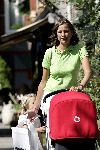 Amsterdam 17 augustus 2005
Prinses Marilene achter de kinderwagen met Anna