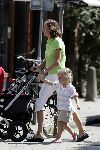 Amsterdam 17 augustus 2005
Prinses Marilene achter de kinderwagen met Anna