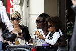 Amsterdam  4 augustus 2005
Regilio Tuur met zijn dochtertje Estee en ex vriendin Pieternel