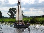 Vinkeveen, De Angstel, roeiboot Zeilboot