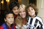 Amsterdam 29 mei 2006
Presentatie boek Patrick Kluivert in hotel Krasnapolsky.
Angela met Quincy Justin en ruben
Peter Smulders bv