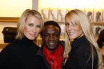Amsterdam 1 december 2006
De Armani winkel op de pc hooftstraat organiseert een aan tbv het aidsfonds. Anouk Smulders Regilio Tuur en zijn vriendin