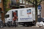 Amsterdam 16 november 2006
Vrachtauto van Bubbelbad firma voor huis bij Daphne Bunskoek.
