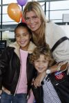 Rotterdam 26 november 2006
Het feest van sinterklaas in ahoy. Estelle Gullit met Maxim en Joelle