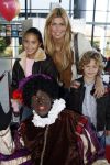 Rotterdam 26 november 2006
Het feest van sinterklaas in ahoy. Estelle Gullit met Maxim en Joelle