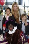 Rotterdam 26 november 2006
Het feest van sinterklaas in ahoy. Estelle Gullit met Maxim en Joelle