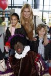 Rotterdam 26 november 2006
Het feest van sinterklaas in ahoy. Estelle Gullit met Maxim en Joelle
