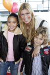 Rotterdam 26 november 2006
Het feest van sinterklaas in ahoy. Estelle Gullit met Maxim en Joelle