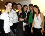 Amsterdam 1 december 2006
De Armani winkel op de pc hooftstraat organiseert een aan tbv het aidsfonds. Helena Christensen met deelneemsters Hollands next topmodel