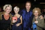 Amsterdam 4 november 2006
Presentatie cd Toon Hermans door Maurice Hermans aan Lone v Roosendaal Richard Groenendijk en Ellen Evers.Karin Bloemen en Brigitte Kaandorp