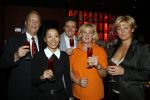 Blaricum 12 november 2006
1 jarig bestaan restaurant Red Sun. Ze organiseren een diner tbv het Kika fonds. John de Mol sr Rene Froger Caroline Tensen en iemand van Kika en de eigenaresse van het retaurant