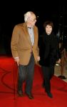 Hilversum 1 december 2006
Opening gebouw beeld en geluid door koningin Beatrix. Mies Bouwman met haar man leen Timp met een blauw oog en een wandelstok