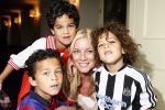 Amsterdam 29 mei 2006
Presentatie boek Patrick Kluivert in hotel Krasnapolsky.
Angela met Quincy Justin en ruben
Peter Smulders bv