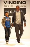 Amsterdam 9 november 2009
modeshow JC Rags en Vingino op  de beurs van Life after Football. Aron Winter met zijn zoon
Peter Smulders bv