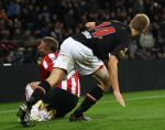 Eindhoven, 12 December 2009
Kompetitiewedstrijd PSV-AZ, eindstand 1-0 Seizoen 2009/2010
Balasz Dzsudzsak wordt onderuit gehaald door Ragnar Klavan
Foto Junior Smulders