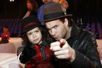 Amsterdam 8 december 2009
Sterren kinderen dansen op het ijs in de rai. Boris Titulaar met vrouw en zoontje Django
Peter Smulders bv