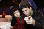 Amsterdam 8 december 2009
Sterren kinderen dansen op het ijs in de rai. Boris Titulaar met vrouw en zoontje Django
Peter Smulders bv
