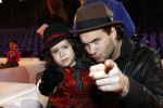 Amsterdam 8 december 2009
Sterren kinderen dansen op het ijs in de rai. Boris Titulaar met vrouw en zoontje Django
Peter Smulders bv