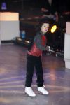 Amsterdam 8 december 2009
Sterren kinderen dansen op het ijs in de rai. Boris Titulaar met vrouw en zoontje Django
Peter Smulders bv