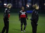 Alkmaar 2 december 2009
claudia van den heiligenberg en Duanne Bito arriveren bij trainingscomplex van az waar de dames trainen.
Peter Smulders bv
