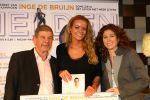 Arnhem, Papendal 8 December 2009
Presentatie 3e uitgave van het magazine HELDEN van Frits Barend en zijn dochter Barbara Barend
Barbara Barend met haar vader Frits Barend en Inge de Bruijn
Foto Peter Smulders