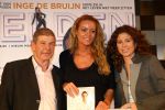 Arnhem, Papendal 8 December 2009
Presentatie 3e uitgave van het magazine HELDEN van Frits Barend en zijn dochter Barbara Barend
Barbara Barend met haar vader Frits Barend en Inge de Bruijn
Foto Peter Smulders