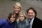 Kaatsheuvel 29 november 2009
Presentatie CD Sound of music in het efteling theater. Frits Sissing met zijn vrouw en dochters Lot en Sophie
Peter Smulders bv