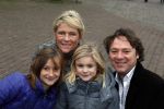 Kaatsheuvel 29 november 2009
Presentatie CD Sound of music in het efteling theater. Frits Sissing met zijn vrouw en dochters Lot en Sophie
Peter Smulders bv