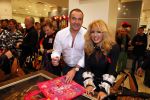 Amsterdam 28 november 2009
Bn ers lopen modeshow en verkopen art bags voor het aids fonds in de bijenkorf. Gerard Joling en Patricia Paay
Peter Smulders bv