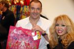 Amsterdam 28 november 2009
Bn ers lopen modeshow en verkopen art bags voor het aids fonds in de bijenkorf. Gerard Joling en Patricia Paay
Peter Smulders bv
