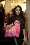 Amsterdam 28 november 2009
Bn ers lopen modeshow en verkopen art bags voor het aids fonds in de bijenhkorf. Hind
Peter Smulders bv