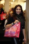 Amsterdam 28 november 2009
Bn ers lopen modeshow en verkopen art bags voor het aids fonds in de bijenhkorf. Hind
Peter Smulders bv
