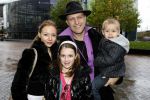 Amsterdam 28 november 2009
Premiere Arthur in pathe Arena. Hugo Metsers met vrouw en kinderen
Peter Smulders bv