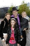 Amsterdam 28 november 2009
Premiere Arthur in pathe Arena. Hugo Metsers met vrouw en kinderen
Peter Smulders bv