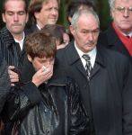 Stramproy, 30 Oktober 1998
Begrafenis ZZN
Ida ( hulp van ZZN met haar man )
Op de achtergrond Alexander Pechtold
Foto Peter Smulders BV