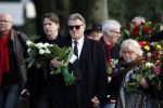 Amsterdam 8 december 2009
Begrafenis Ramses Shaffy op zorgvlied. Ramses vertrok met koets vanaf Carre. Daar waren Liesbeth List met man en dochter en Kitty Courbois. Jeroen en Herma Krabbe
Peter Smulders bv