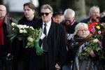 Amsterdam 8 december 2009
Begrafenis Ramses Shaffy op zorgvlied. Ramses vertrok met koets vanaf Carre. Daar waren Liesbeth List met man en dochter en Kitty Courbois. Jeroen en Herma Krabbe
Peter Smulders bv