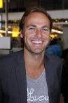 Schiphol 12 november 2009
John Ewbank overhandigt Yolanthe Cabau v Kasbergen cheque voor het goede doel op schiphol.
Peter Smulders bv