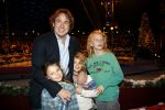 Helmond, 11 November 2009
Kerstcircus Herman renz met optreden BN-ers.
Marco Borsato met zijn drie kinderen.
Foto Peter Smulders