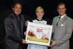 Kaatsheuvel 29 november 2009
Presentatie CD Sound of music in het efteling theater. Marco Borsato rijkt cd uit aan Wieneke Remmers en Rein Kolpa
Peter Smulders bv