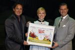 Kaatsheuvel 29 november 2009
Presentatie CD Sound of music in het efteling theater. Marco Borsato rijkt cd uit aan Wieneke Remmers en Rein Kolpa
Peter Smulders bv