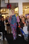 Amsterdam 28 november 2009
Bn ers lopen modeshow en verkopen art bags voor het aids fonds in de bijenhkorf. Nicolette Kluijver
Peter Smulders bv