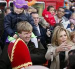 Scheveningen 14 november 2009
Prins Willem Alexander Prinses Maxima en hun kinderen Amalia Alexia en Ariane bij de intocht van Sinterklaas.
Peter Smulders bv