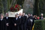 Amsterdam 8 december 2009
Begrafenis Ramses Shaffy op zorgvlied. Ramses vertrok met koets vanaf Carre. Daar waren Liesbeth List met man en dochter en Kitty Courbois
Peter Smulders bv