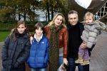 Kaatsheuvel 29 november 2009
Presentatie CD Sound of music in het efteling theater. Robert Schoemacher met zijn vrouw Claudia en kinderen en een vriendinnetje
Peter Smulders bv