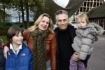 Kaatsheuvel 29 november 2009
Presentatie CD Sound of music in het efteling theater. Robert Schoemacher met zijn vrouw Claudia en kinderen en een vriendinnetje
Peter Smulders bv
