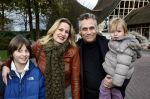 Kaatsheuvel 29 november 2009
Presentatie CD Sound of music in het efteling theater. Robert Schoemacher met zijn vrouw Claudia en kinderen en een vriendinnetje
Peter Smulders bv